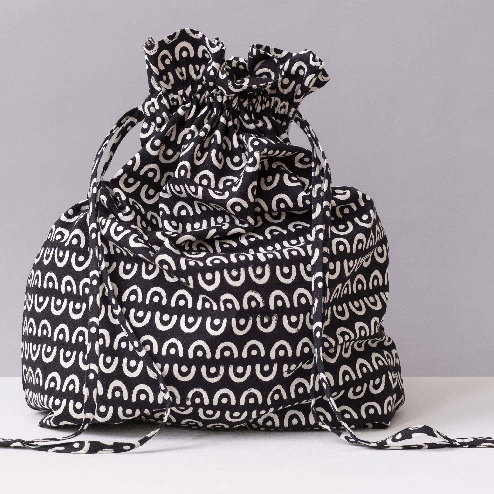 Lua Black and White Travel Laundry Bag
